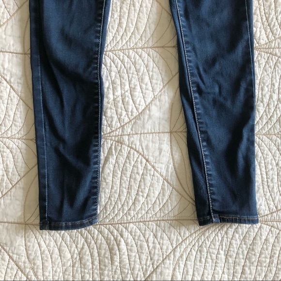 5/$35🍑LEVI’S 710 Super Skinny Medium Wash Jeans - Picture 4 of 9